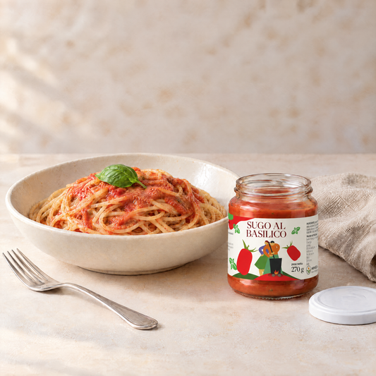 Spaghetti al sugo al basilico Minnelea con vasetto aperto ed etichetta originale.