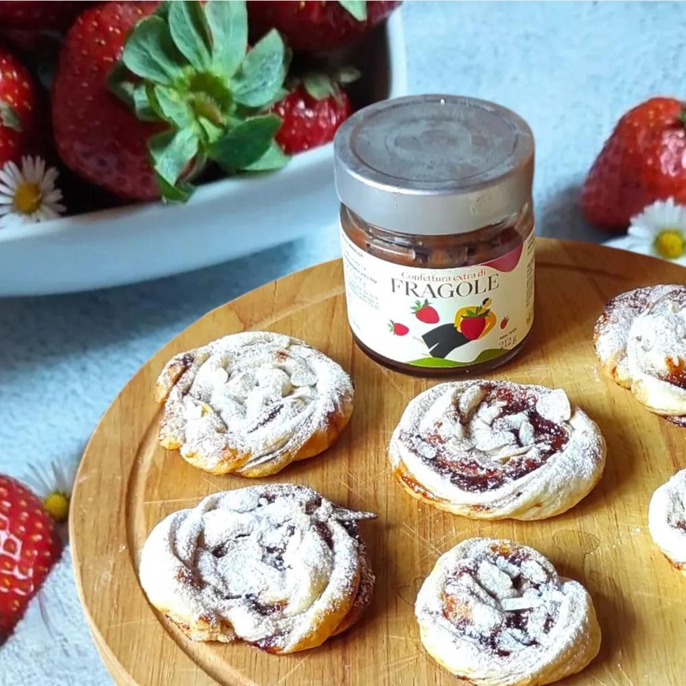 Girelle di pasta sfoglia con confettura