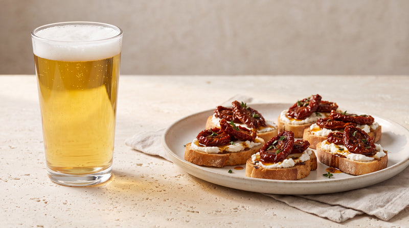 Golden ale: crostini di caprino e pomodori sott’olio con pomodori sott'olio Minnelea