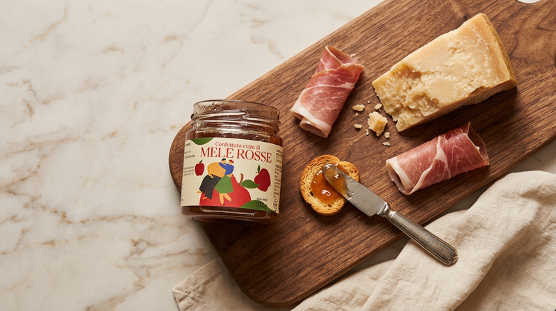 Confettura di mele rosse con parmigiano e prosciutto