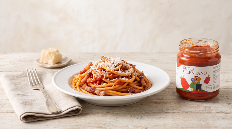 Bucatini all'Amatriciana mit Minnelea Sugo Cilentano im Glas