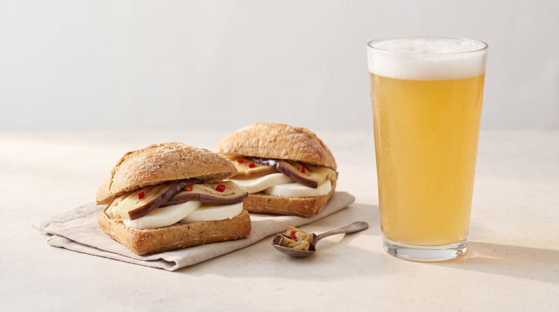 Kellerbier e melanzane sott’olio: scegliere pane e farcitura con melanzane sott'olio Minnelea