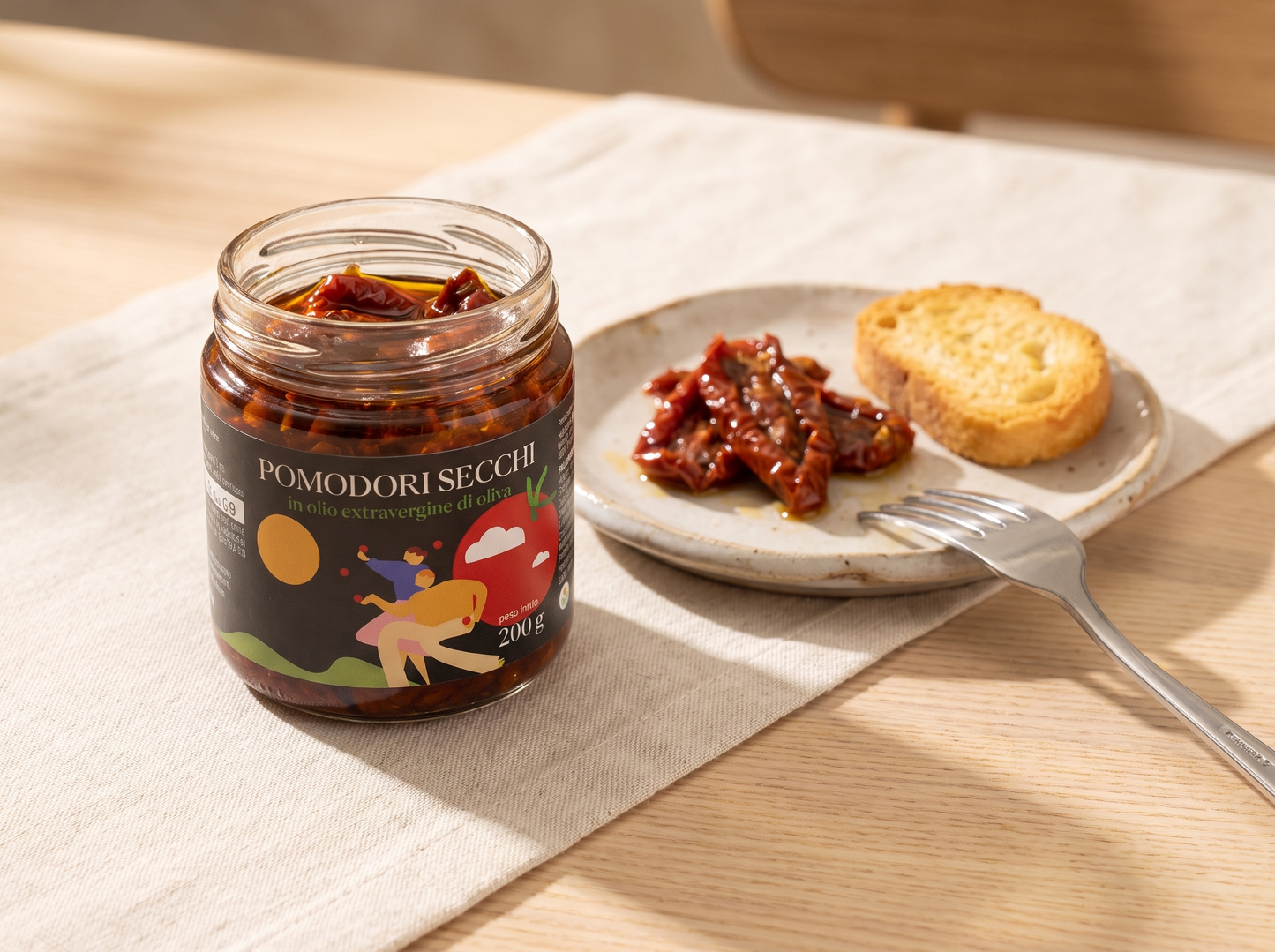 Pomodori secchi sott'olio Minnelea serviti nel piatto con pane casereccio