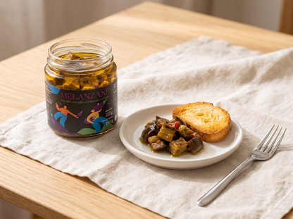 Melanzane sott'olio EVO Minnelea nel vasetto aperto servite con crostini