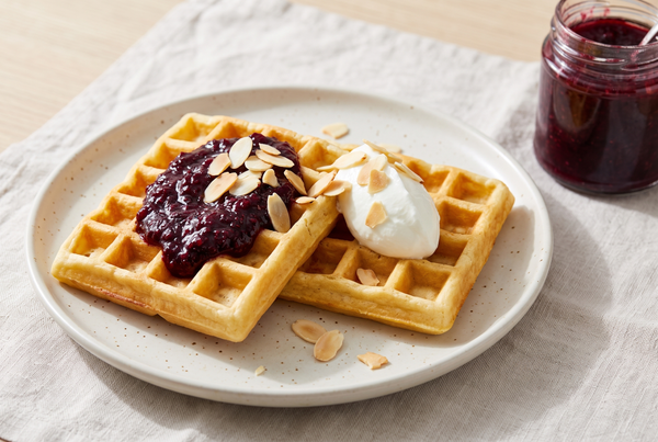 Waffel allo yogurt con frutti di bosco
