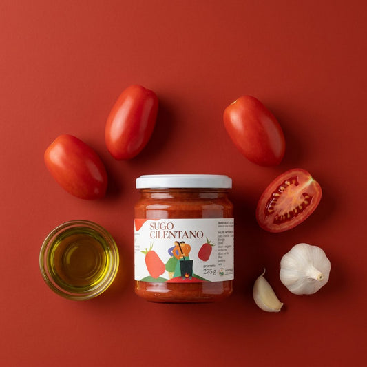 Sugo Cilentano Minnelea — preparazione con pomodori San Marzano, olio EVO e aglio